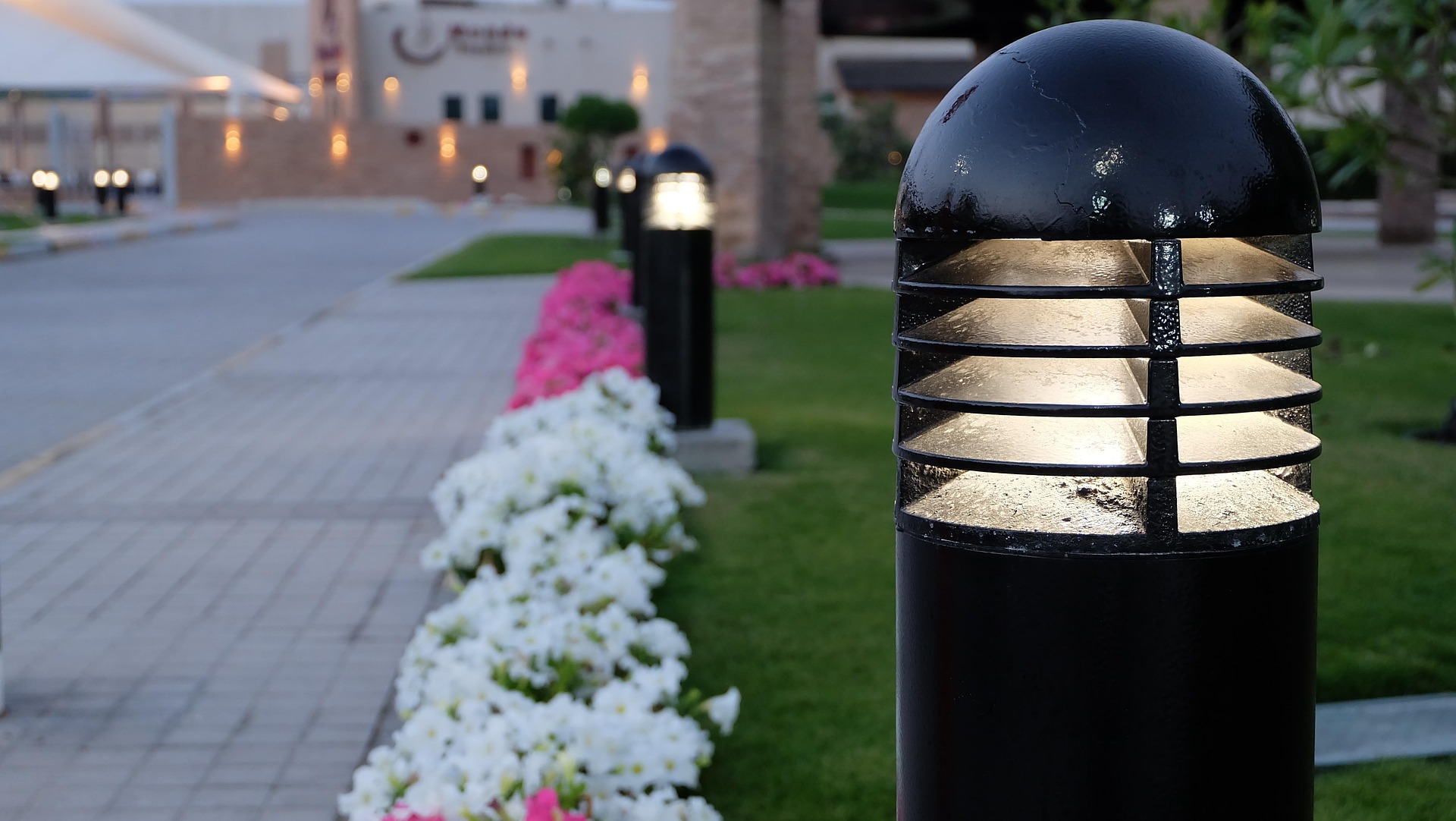 Éclairage extérieur de terrasse et jardin par Inter Elec